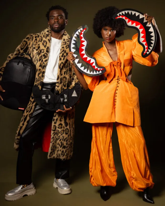 VELCRO SHARK - 3 INTERCHANGEABLE SHARKS BACKPACK (DLXV)